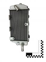 Радиатор левый Н BSE M2 250 21/18 2020; M2 Y 250 21/18; M4 250 21/19; M8 450; RTC 300 21/18 2020; Z7 300 21/18; Z7 300 21/18 2018; Z8 300 21/18 2020; RTC 300 21/19; RTC 300R 30.163.0030 ― | SYM-CENTER.ru - Мототехника SYM, запчасти, сервис