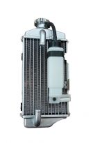 Радиатор правый BSE M2 250 21/18 2020; M2 Y 250 21/18; M4 250 21/19; RTC 300 21/18 2020; Z8 300 21/18 2020 30.163.0040 ― | SYM-CENTER.ru - Мототехника SYM, запчасти, сервис