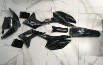 Пластик комплект [тип R] черный XT-Genet M2 250 21/18 2020; M4 250 21/19; M8 450 21/19; Z4 250 21/18; Z7 300 21/18; Z8 300 21/18 2020; Z11 30 XTG_6.000.R00B ― | SYM-CENTER.ru - Мототехника SYM, запчасти, сервис